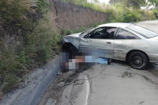 Conductor sobrevive a aparatoso accidente en la Puebla- Orizaba 