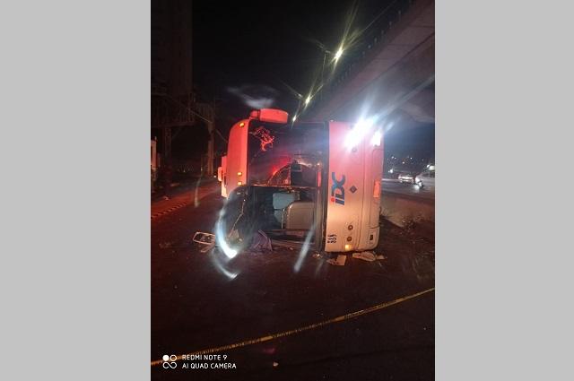 Volcadura de autobús deja decenas de heridos en la México- Puebla