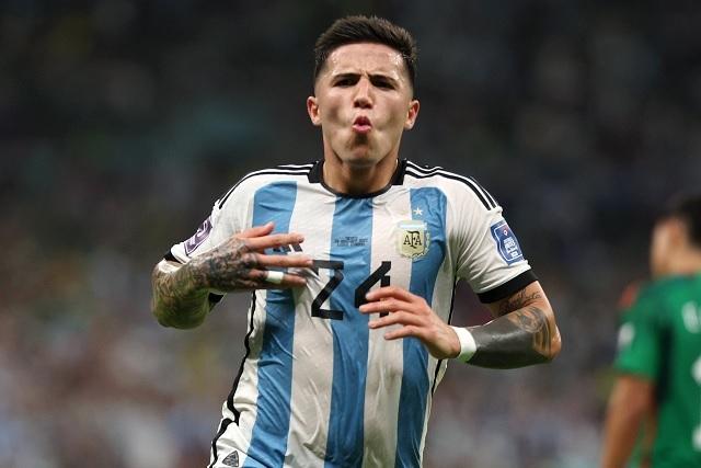 Argentina extiende su dominio y arrasa 2-0 a México