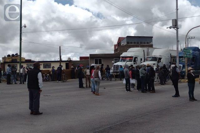 Tapan zanja y ahora se inundan en Tlaxcalancingo
