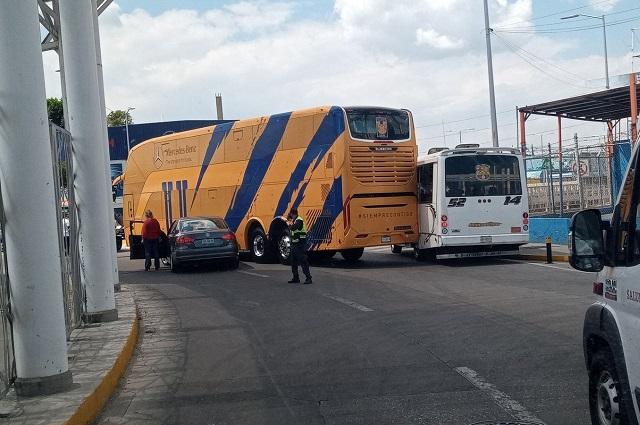 Choca autobús de Tigres previo al partido contra el Puebla