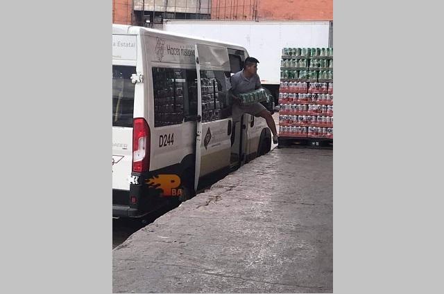 Usan camioneta del DIF en Puebla para acarrear ¡cervezas!